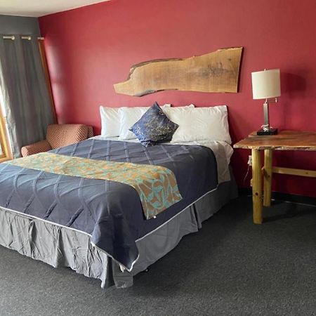 Tri-State Wood Inn Dickeyville ภายนอก รูปภาพ