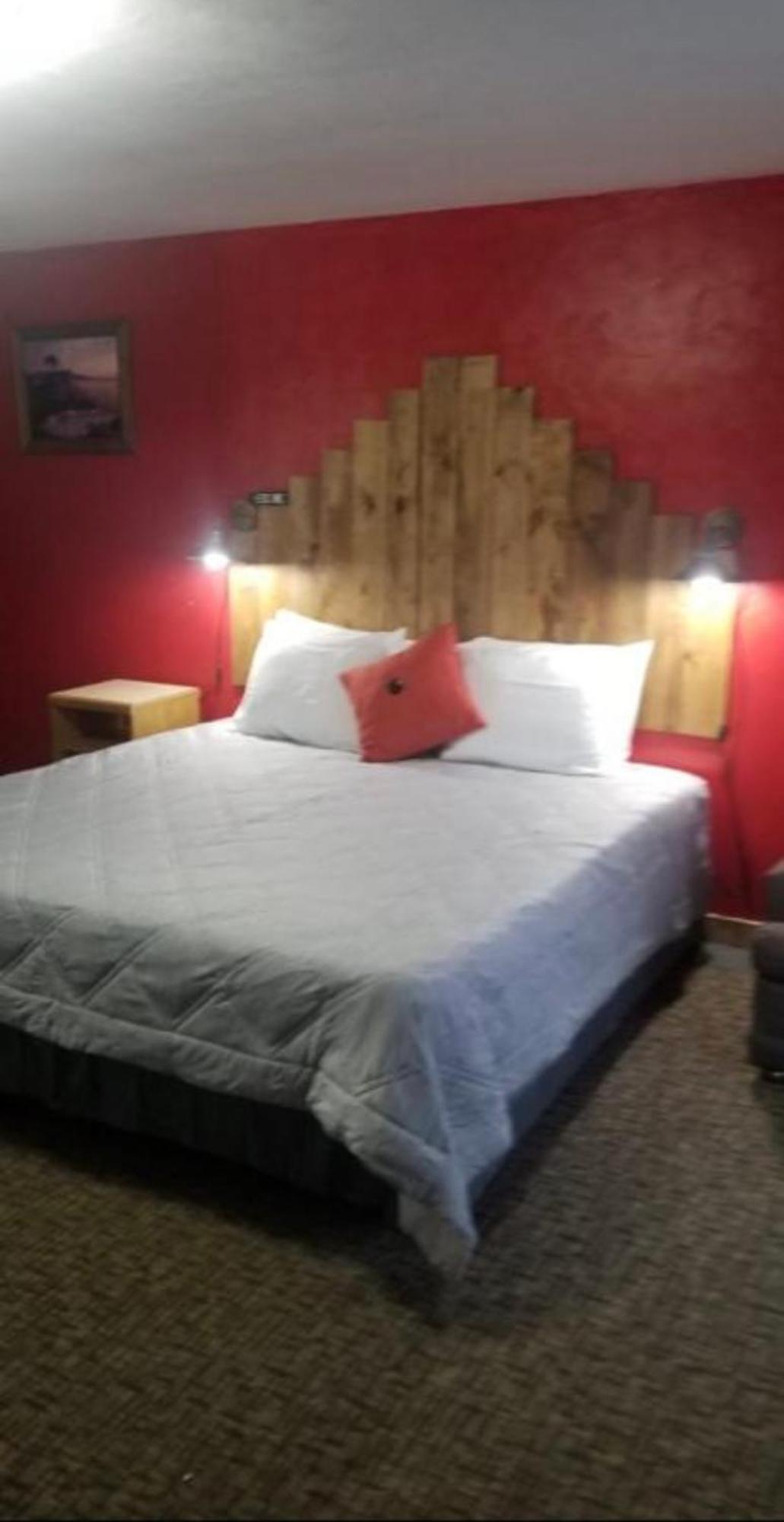Tri-State Wood Inn Dickeyville ภายนอก รูปภาพ